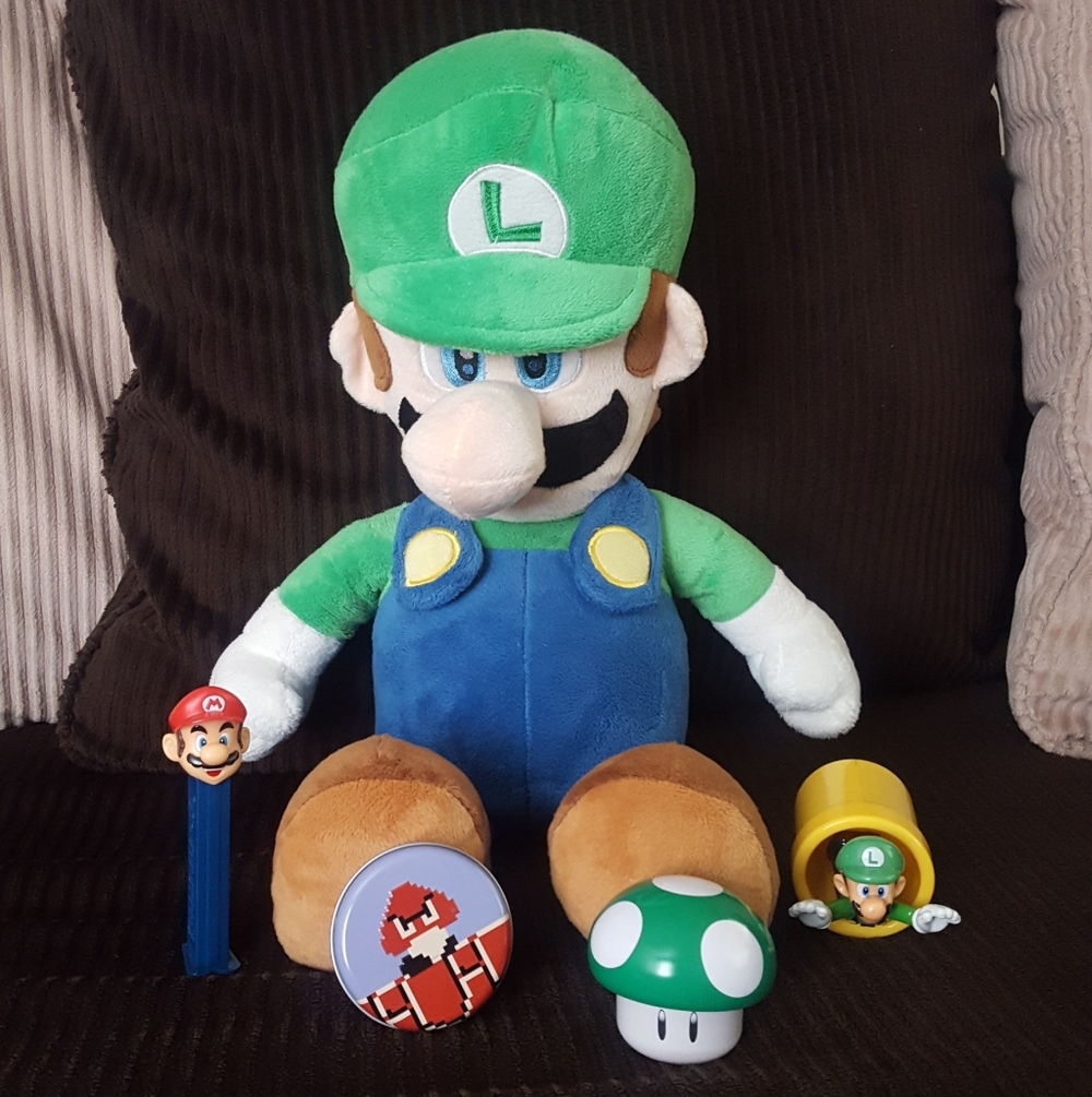 Super Mario Bros Luigi plush and Collectibles